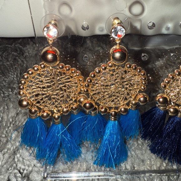 4 Lilly Pulitzer Vibrant Tassel Earrings - Picture 5 of 5